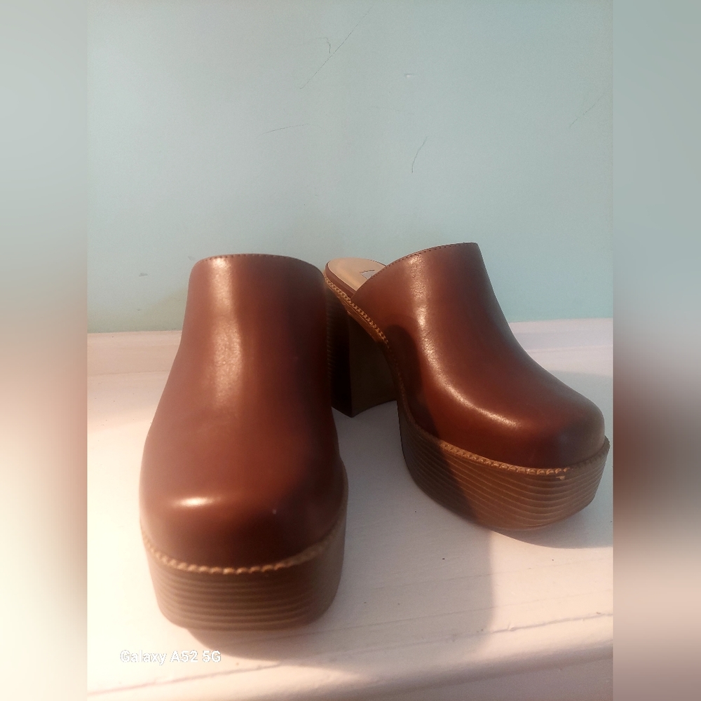 Tan platform mules